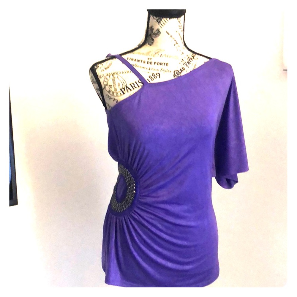 One shoulder embellished top.